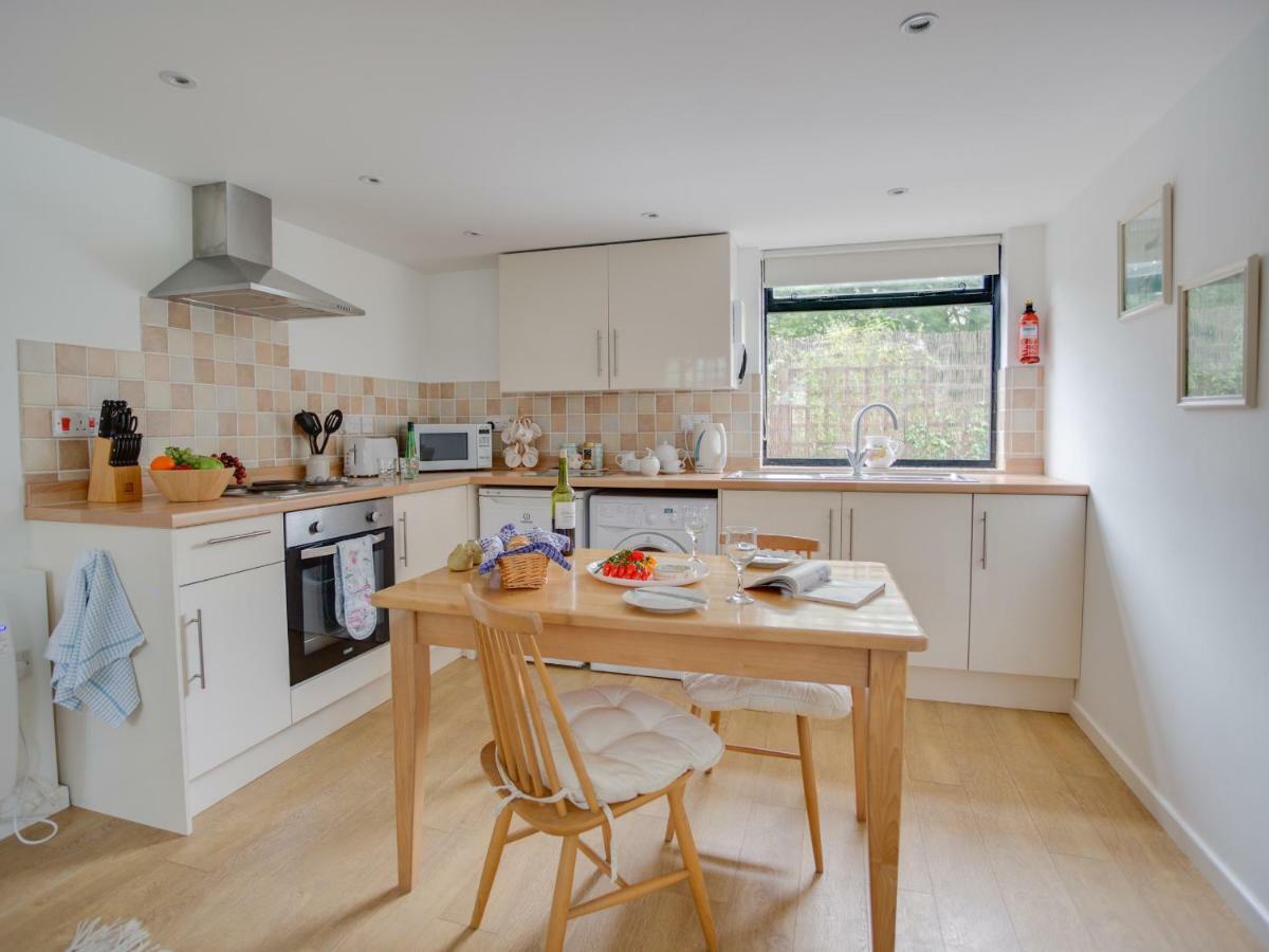 Little England Cottage Milborne Saint Andrew Екстериор снимка