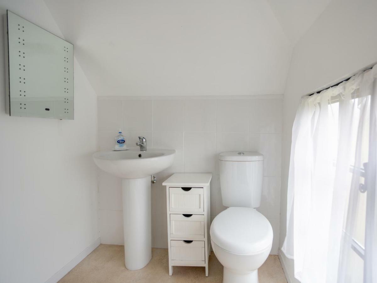 Little England Cottage Milborne Saint Andrew Екстериор снимка