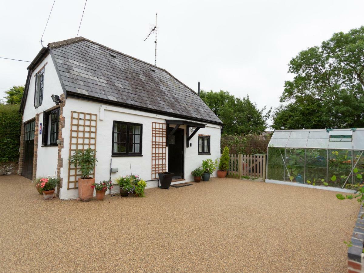 Little England Cottage Milborne Saint Andrew Екстериор снимка