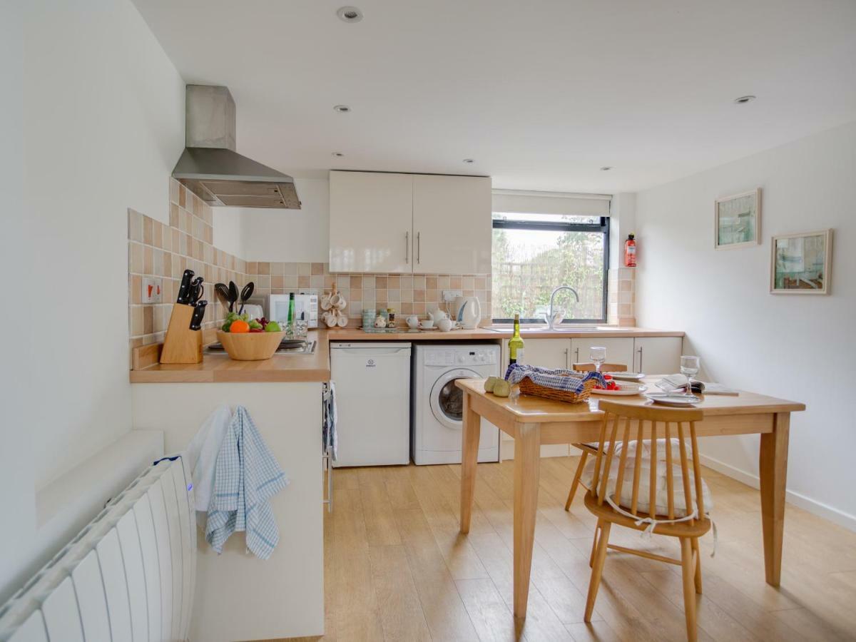 Little England Cottage Milborne Saint Andrew Екстериор снимка
